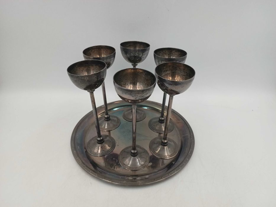 Metalowe kieliszki Hefra z tacą do likieru z PRL