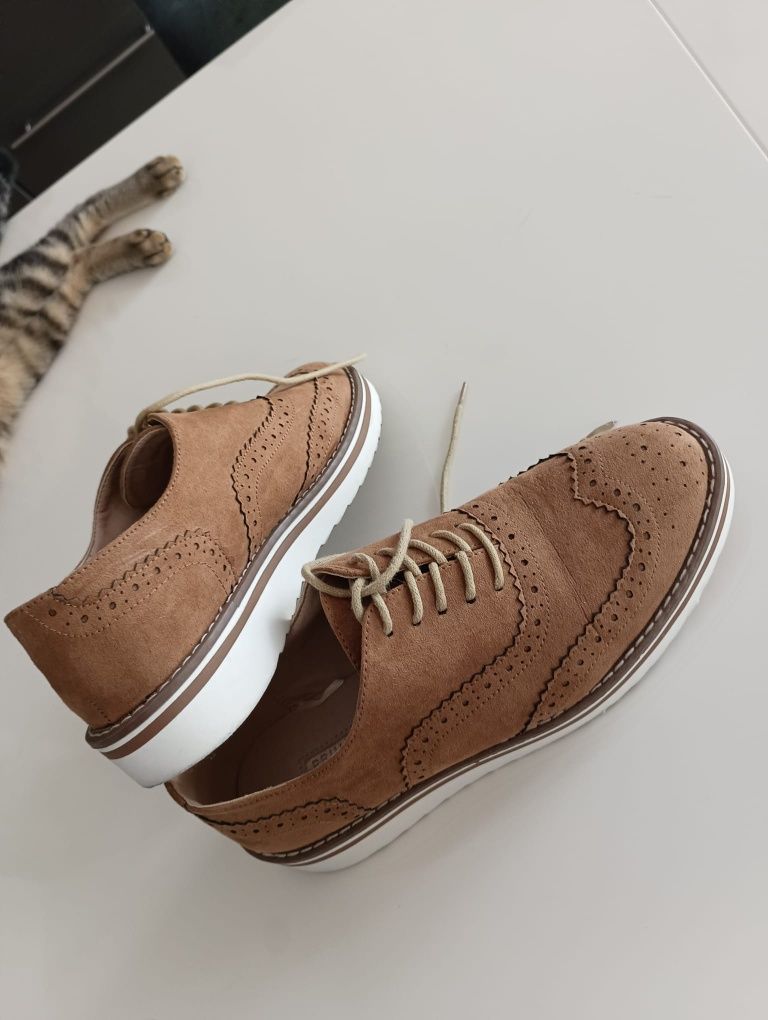 Sapatos de Senhora em bom estado