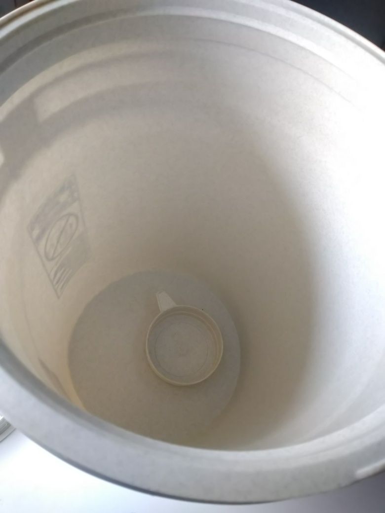 Pojemnik na karmę Gamma2  z miarką 11,50 kg