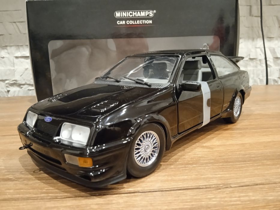 1:18 Minichamps 1988 Ford Sierra RS Cosworth model