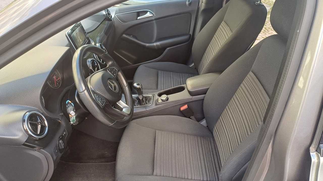 Mercedes-Benz B180