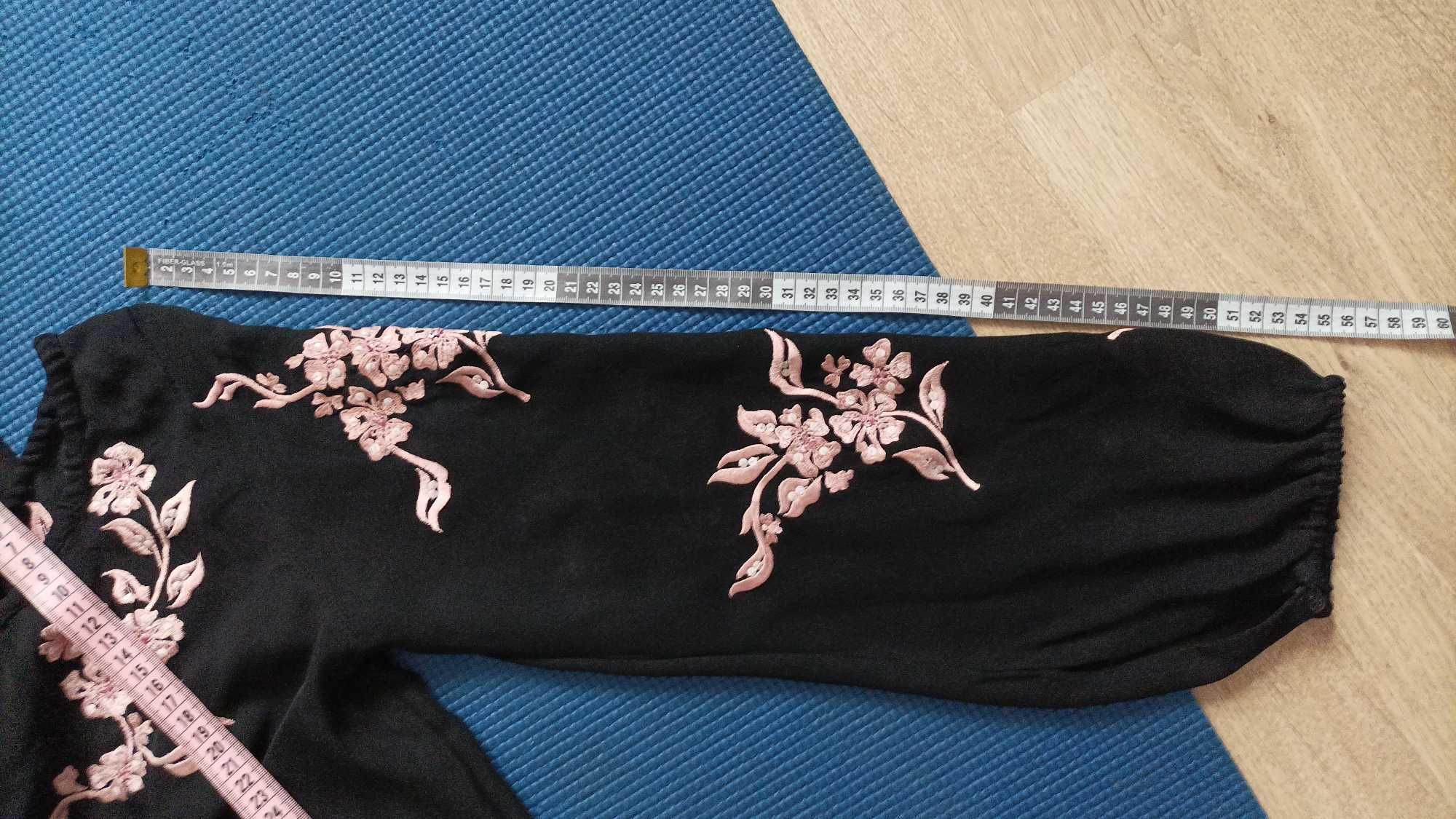 Bluzka czarna z różowym haftem rozmiar 40