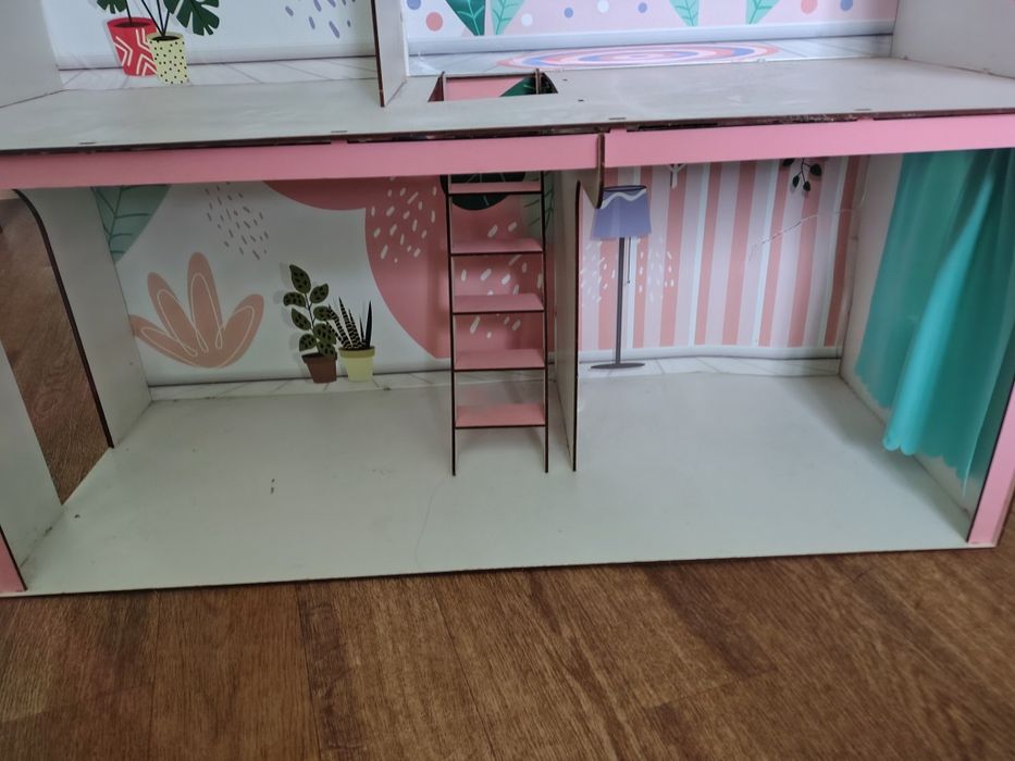 ляльковий будинок з меблями