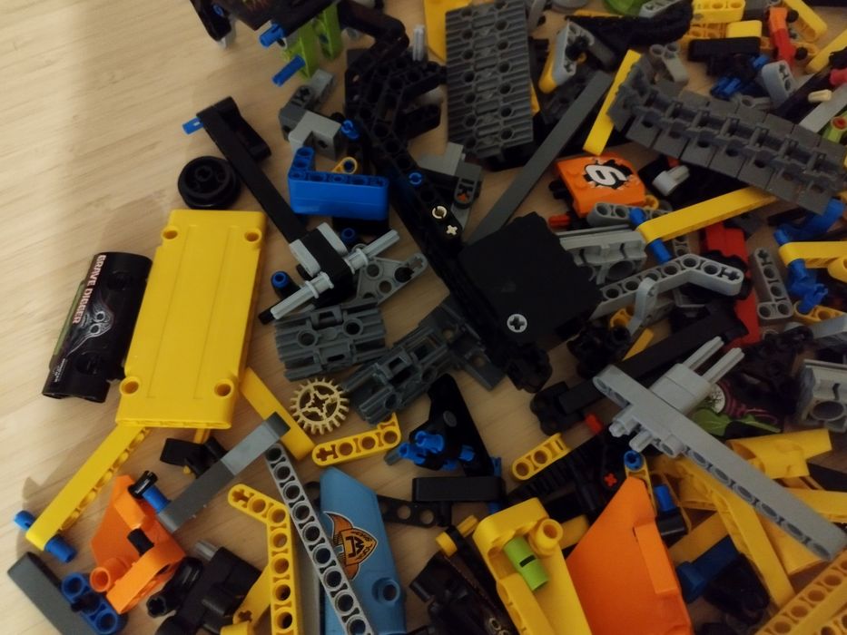 LEGO Technics kilka 1.7 kg - zestawów