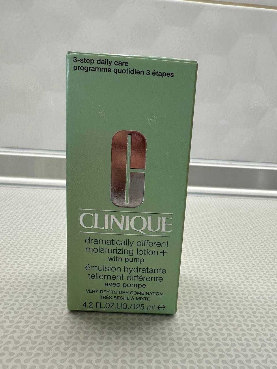 Лосьйон Clinique Dramatically Different Moisturizing Lotion