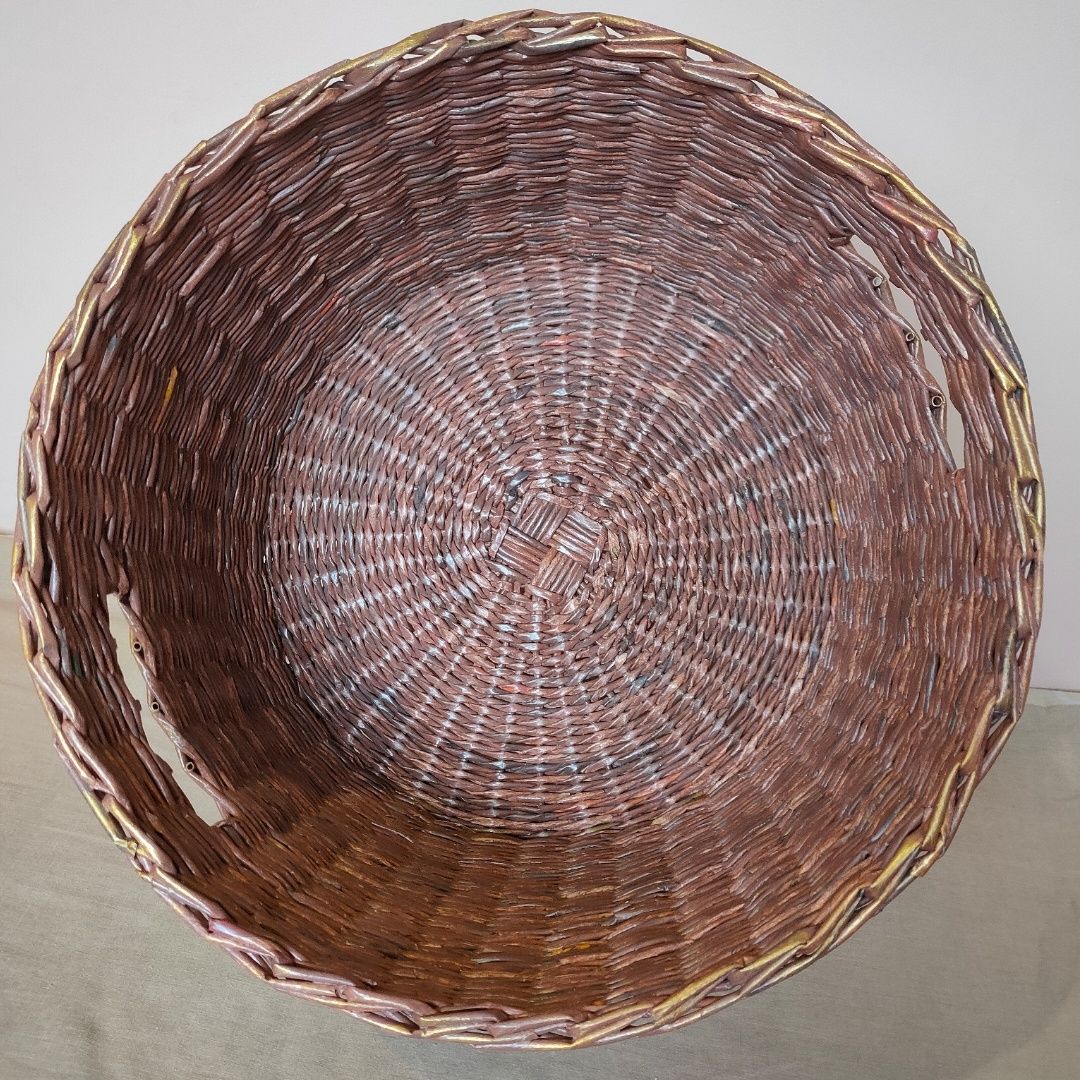 Корзина из бумажной лозы