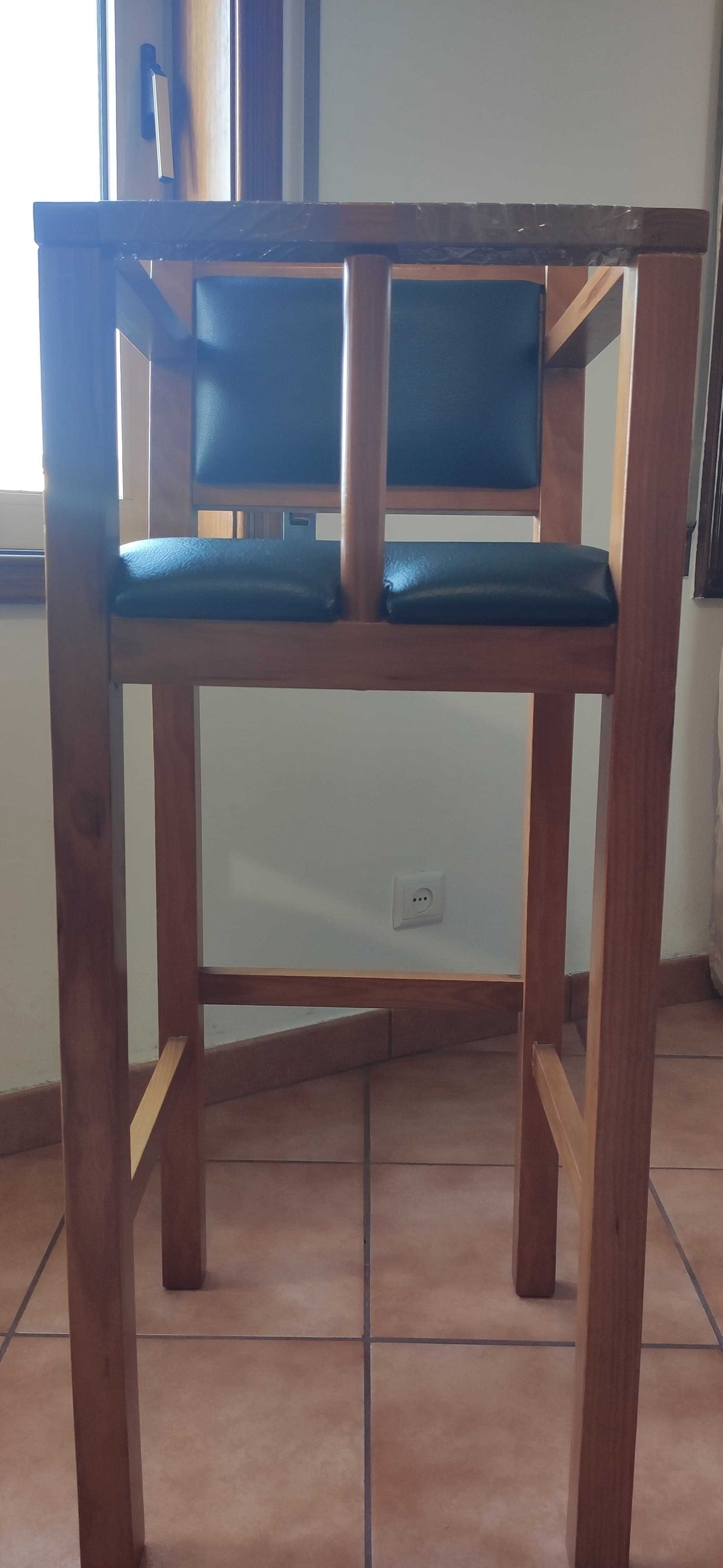 Cadeira de bebé em pinho maciço