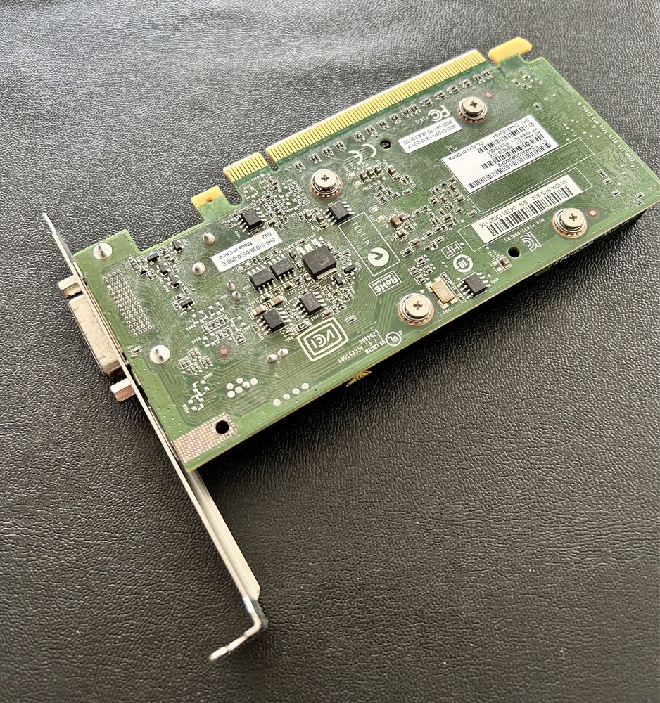Nvidia Quadro NVS 300, placa gráfica.