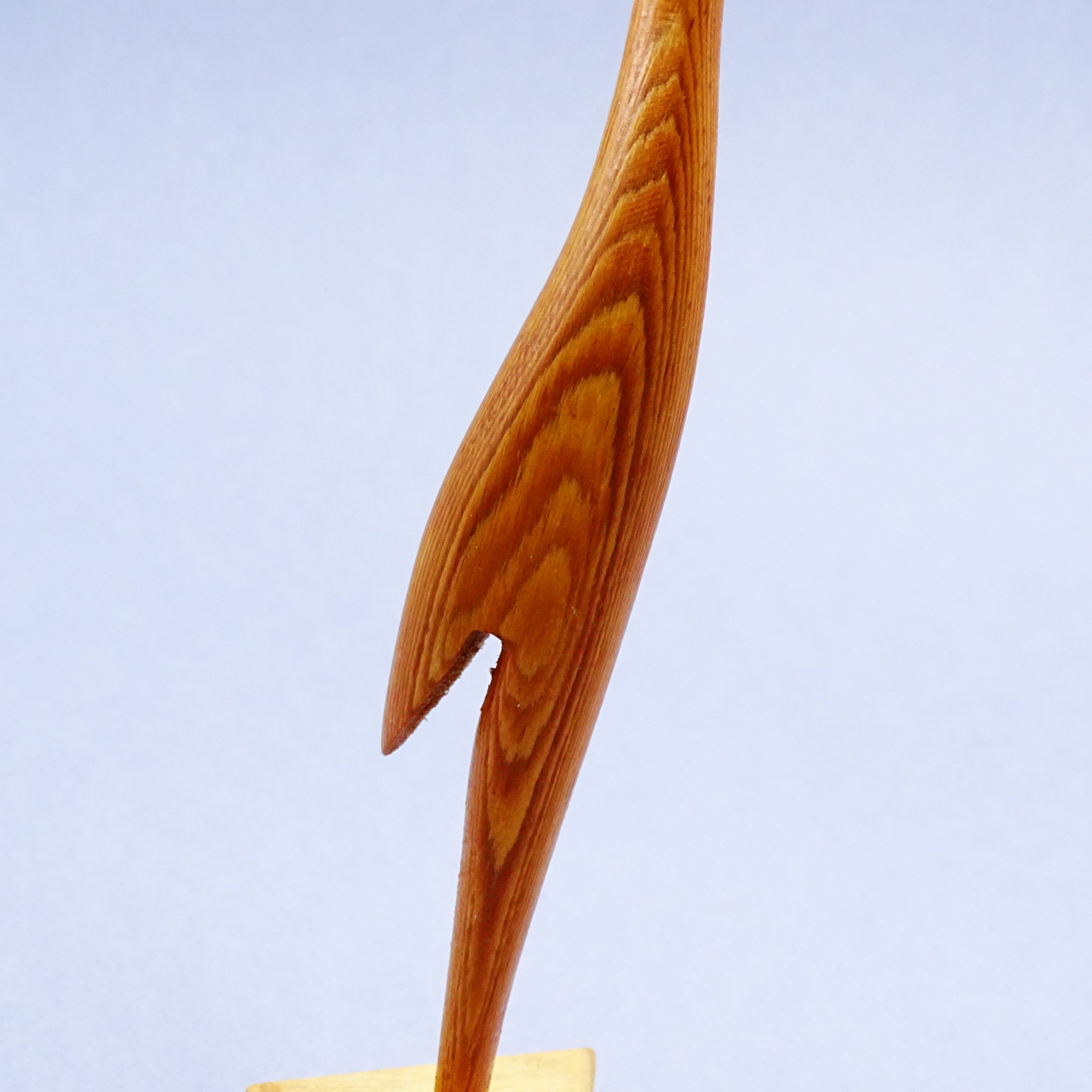 lata 60-te drewniana figurka rzeźba ptak czapla