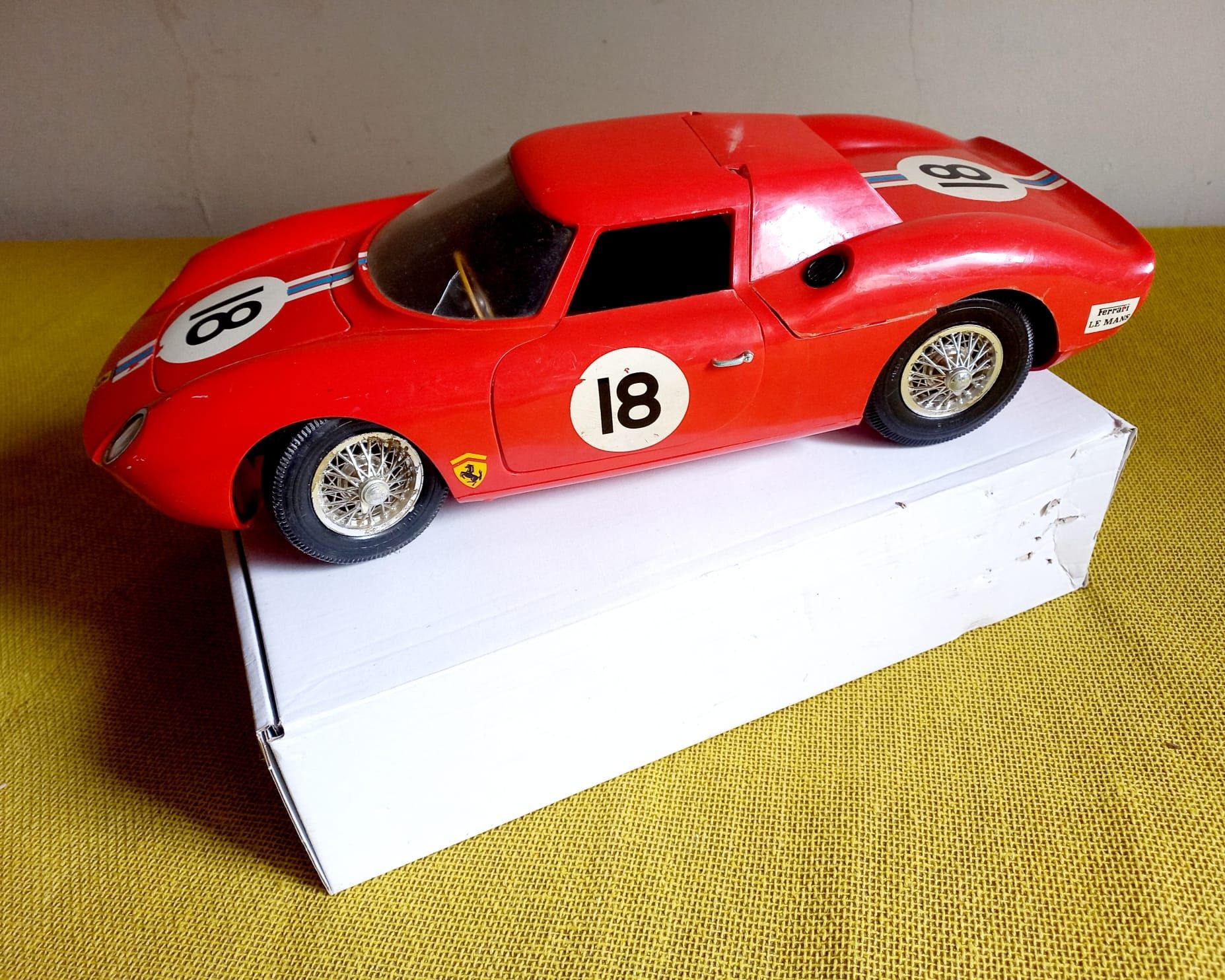 FERRARI 250 Le Mans
"Paya" Espanha, anos setenta, sem caixa e comando.