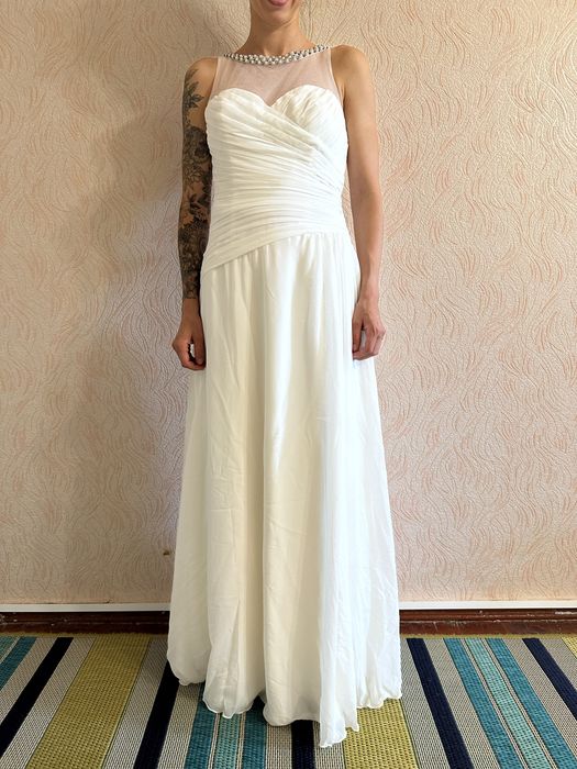 Весільна сукня біла