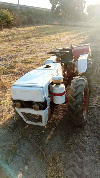 Trator articulado tração ás 4 Pasqual 21cv