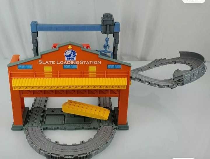 Comboio Thomas slate loading statuon
