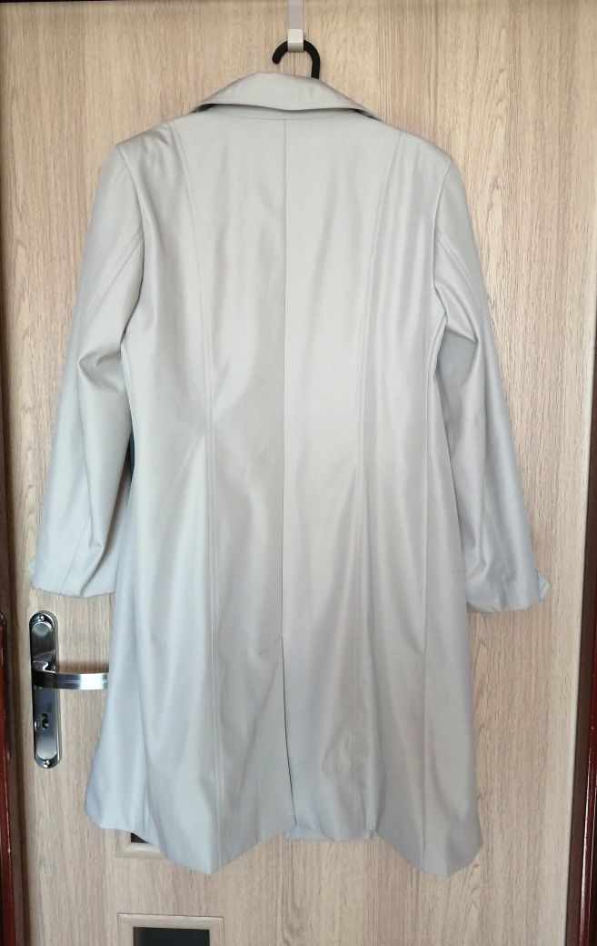 83. Jasny trencz damski r. M/L
