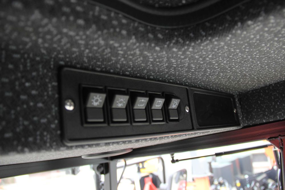 Kabina C-360 Z Błotnikami BTW X 2023 Naglak biało-żółta biały dach