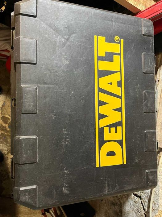 Продам Нейлер для гвоздей DeWalt DCN 692