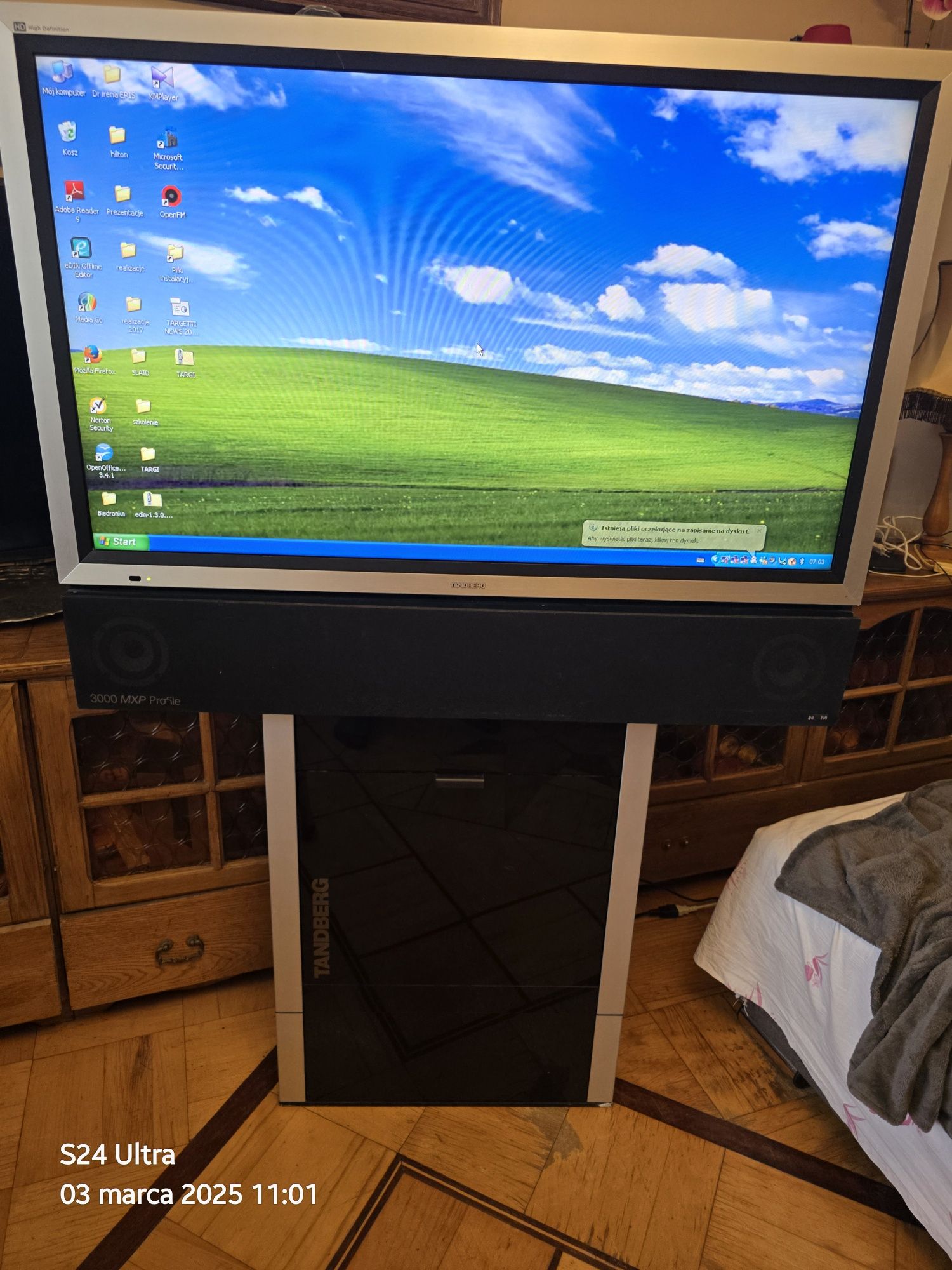 Telewizor do prezentacji  Tandberg 3000 MXP plus stojak