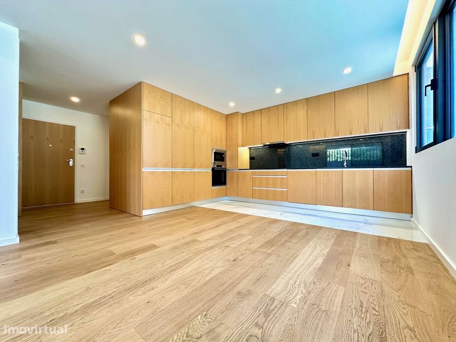 T1 de duas frentes em Canidelo a 250 m da praia e lugar garagem...