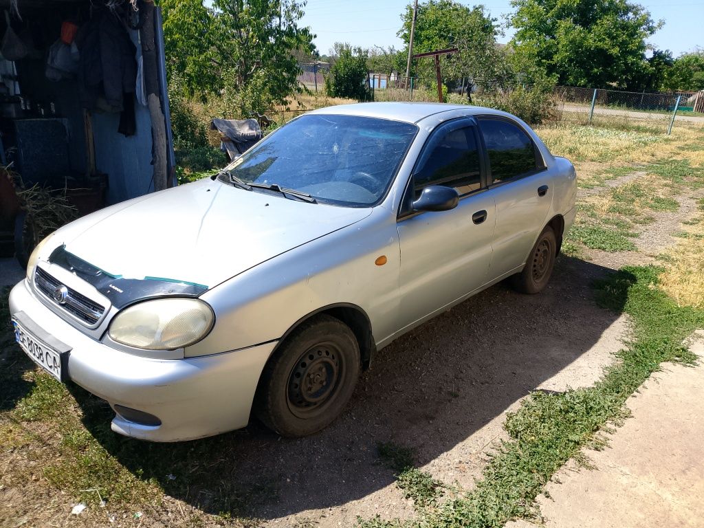 Продаю Ланос1.5.