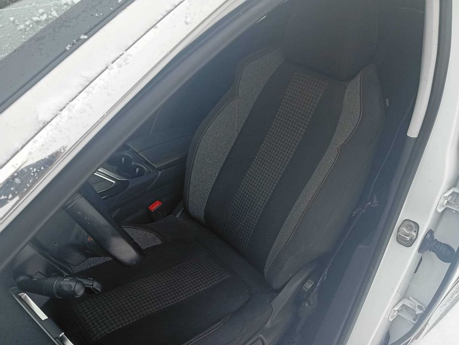 Peugeot 3008 1,2 puree tech uszkodzony