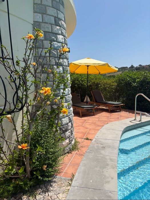 COLARES WINTER RENTAL: ( 1 Nov - 1 May) T3 w/garden, pool,  $2,999/mes