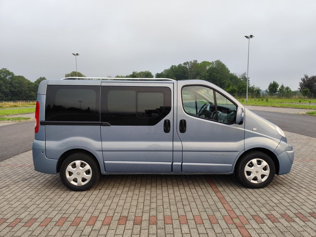 Wynajem busa Trafic 8 osobowy box bagaznik na rowery Transport osób
