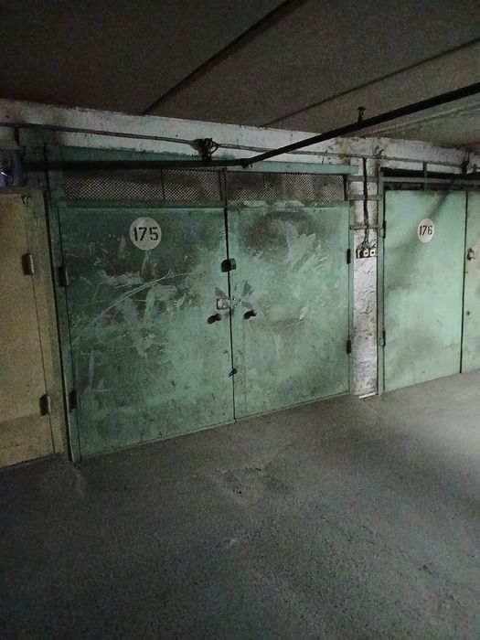 Гараж-бокс  в гаражному кооперативі 8 по вул Тернопільскій 17