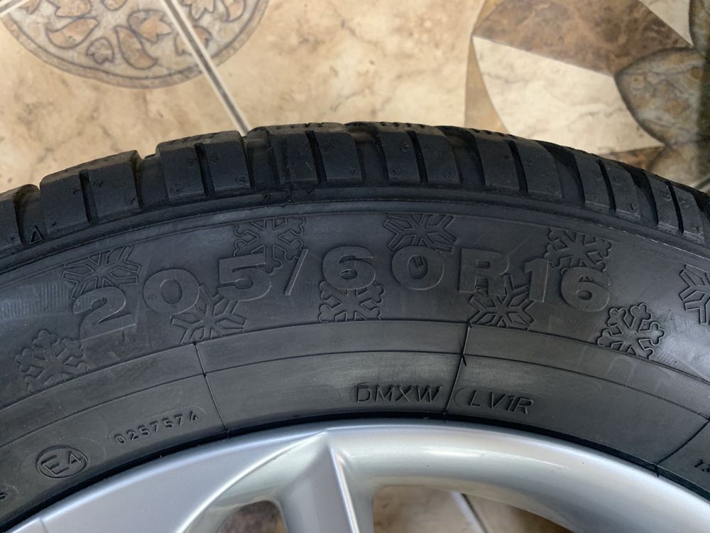 Комплект дисків R16 5/114.3 ET55 6.5JJ*16FH з шинами 205/60/16 DUNLOP