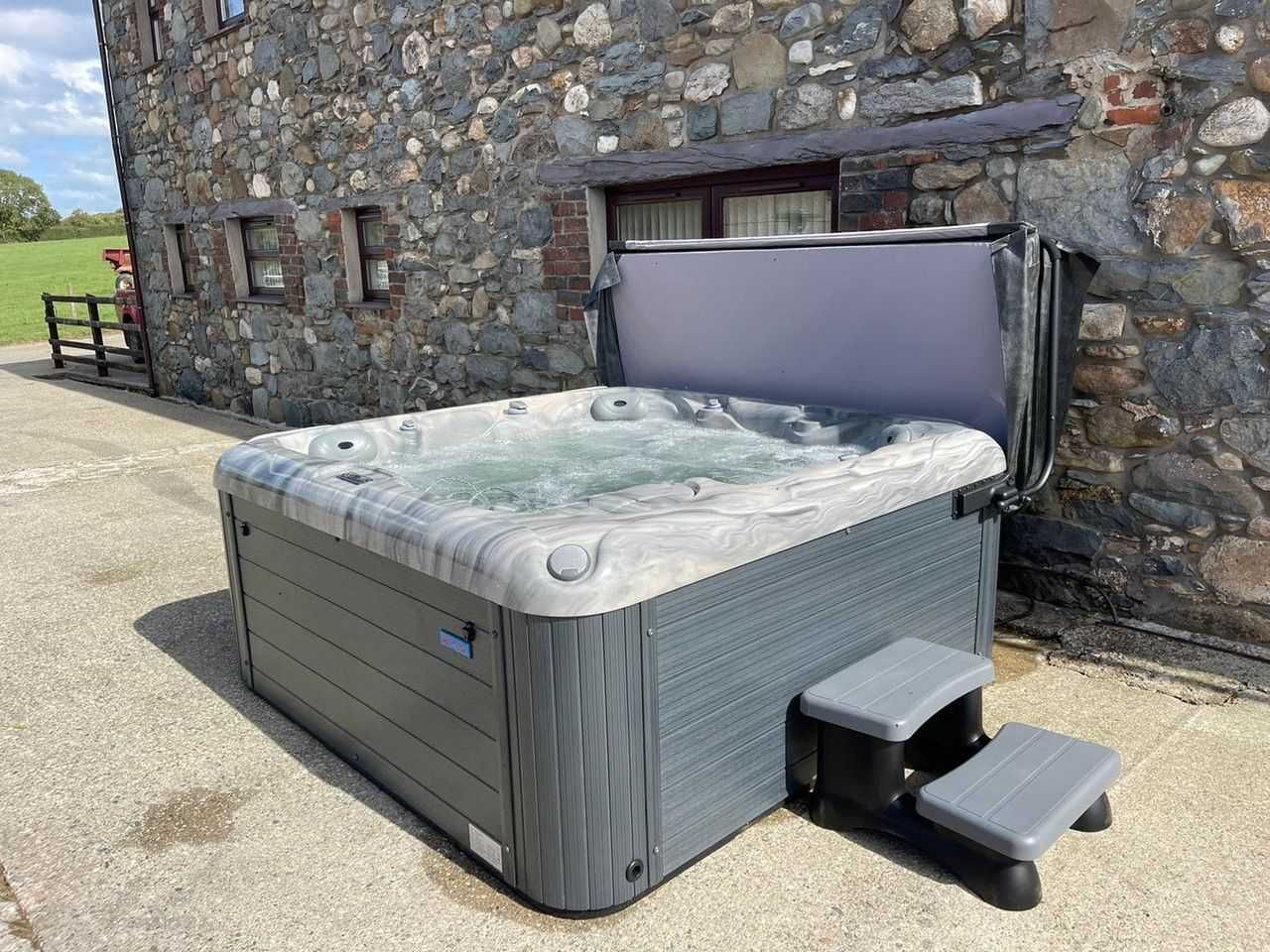 Jacuzzi 6 osobowe Wanna SPA Natal 63 dysz, 3 pompy, Audio