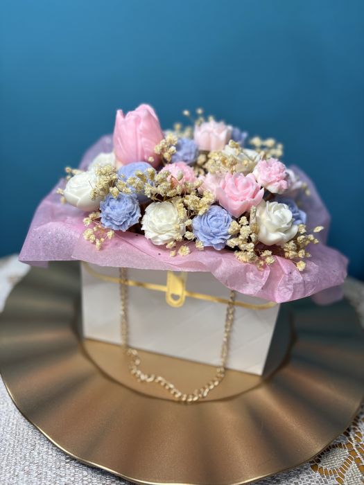 Flower box z kwiatów z wosku sojowego