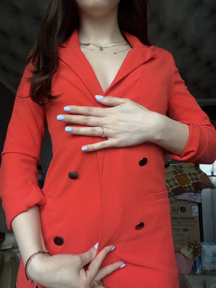 Красный пиджак bershka