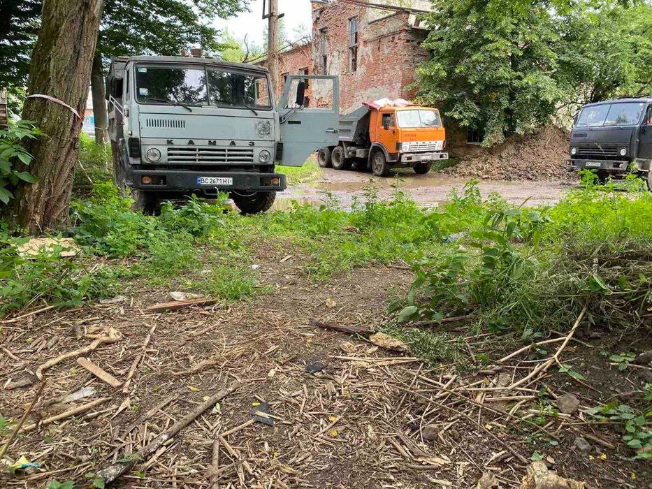 Послуги спецтехніки КамАЗ 20 м³, грейфер, самоскид Львів. Перевезення