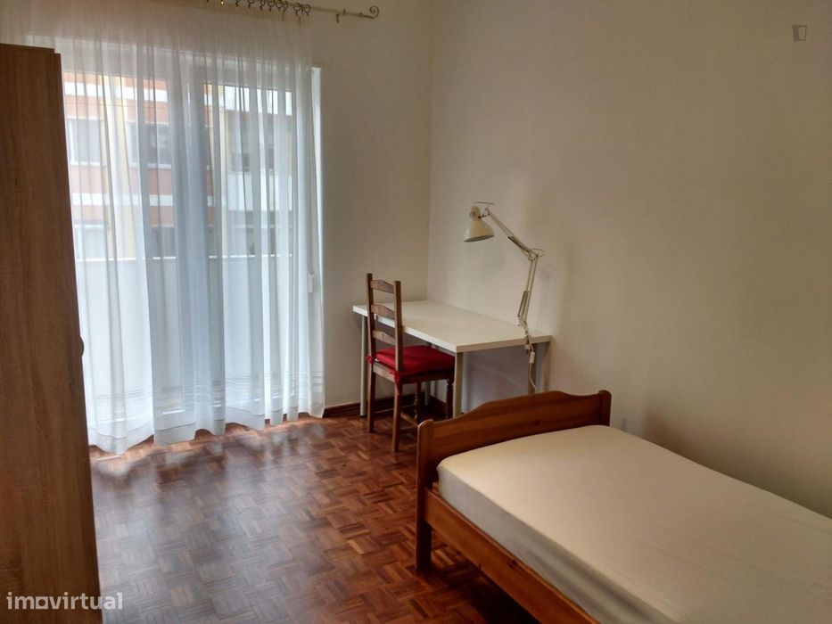 408455 - Quarto com cama de solteiro, com...