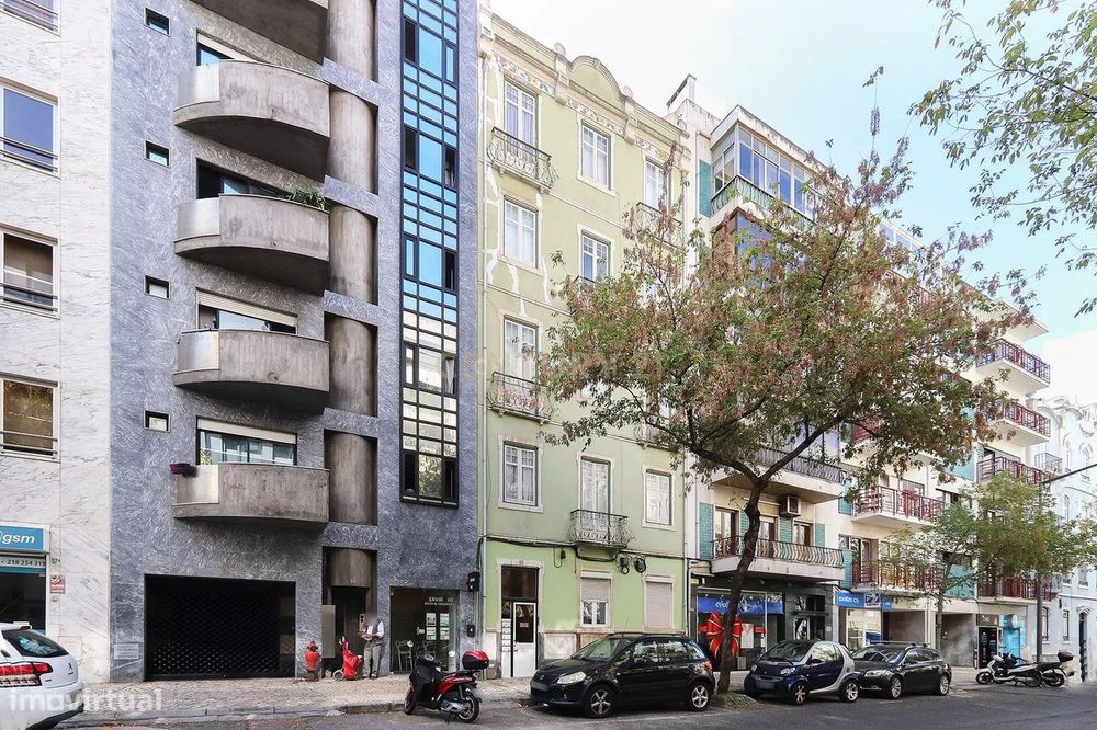 Espaçoso Apartamento T3 em Lisboa com 150m² e 3 Casas de Banho