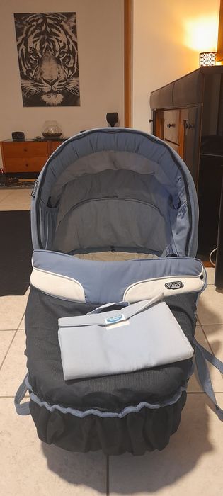 Alcofa e um ovo para bébé