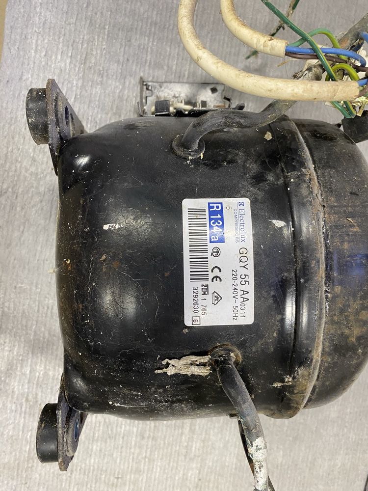 Компресор холодильника Electrolux