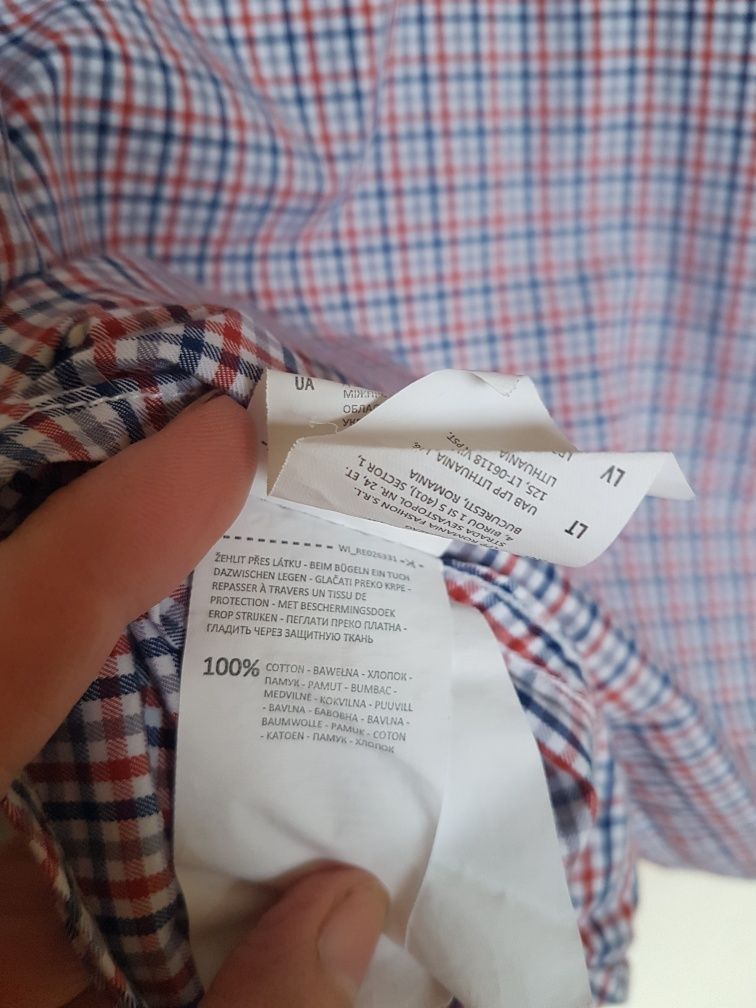 Dwie koszule bawełniane w drobną kratkę.