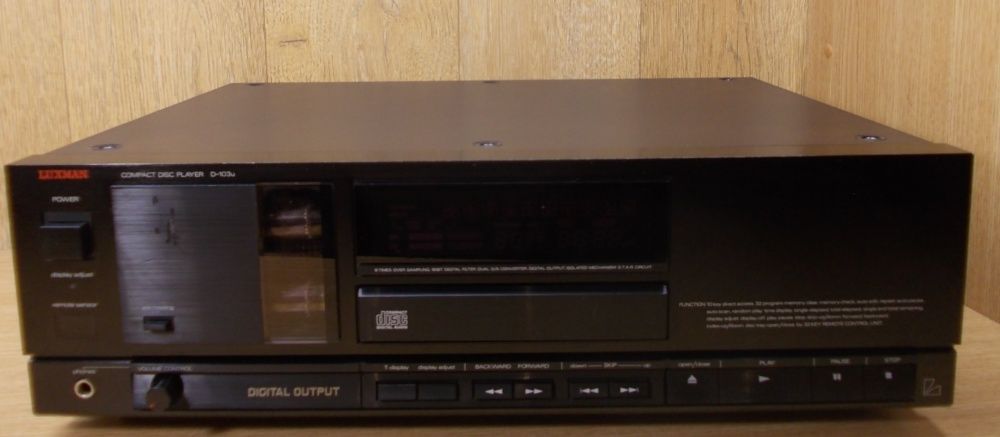 CD програвач Luxman D-103u
