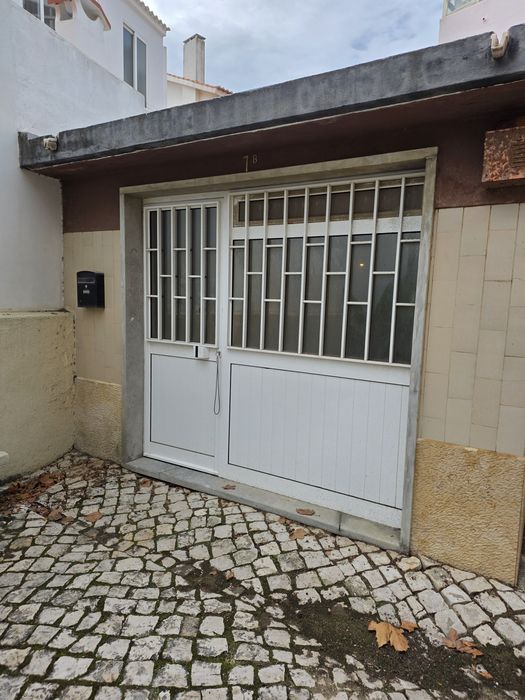 Garagem com 40 m² em São Pedro do Estoril
