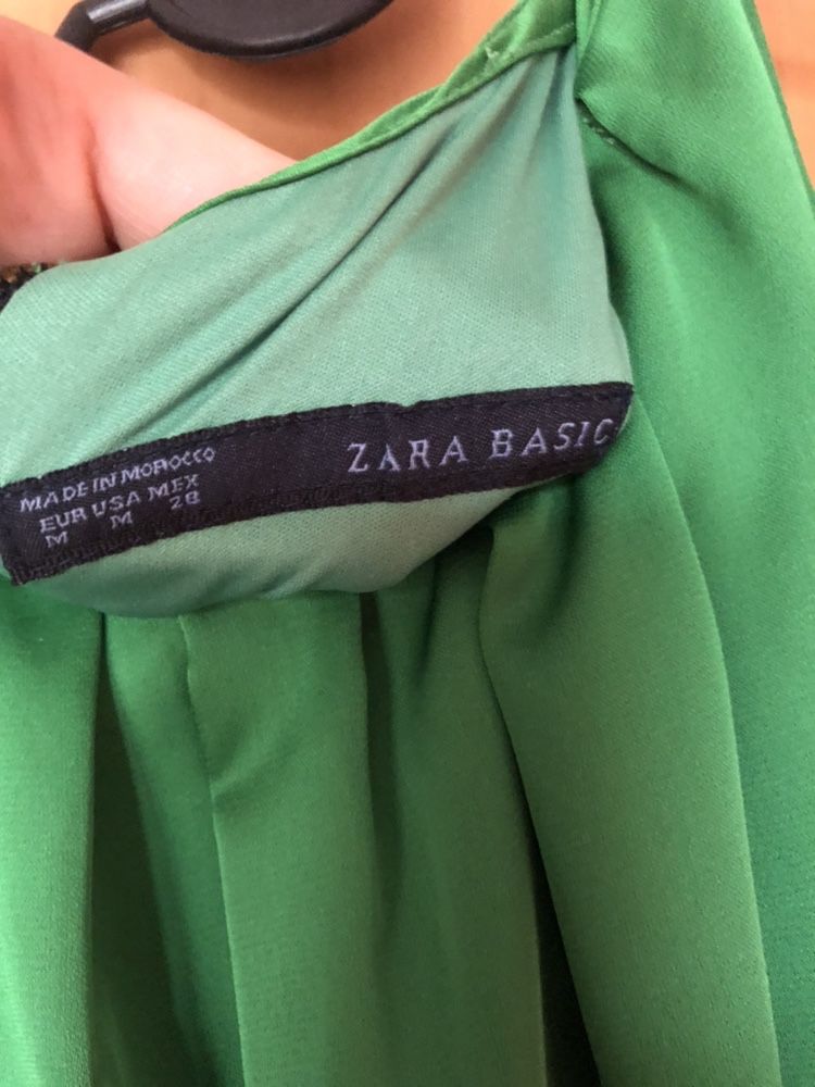 Sukienka Zara Basic zielona z zamkiem rozmiar M