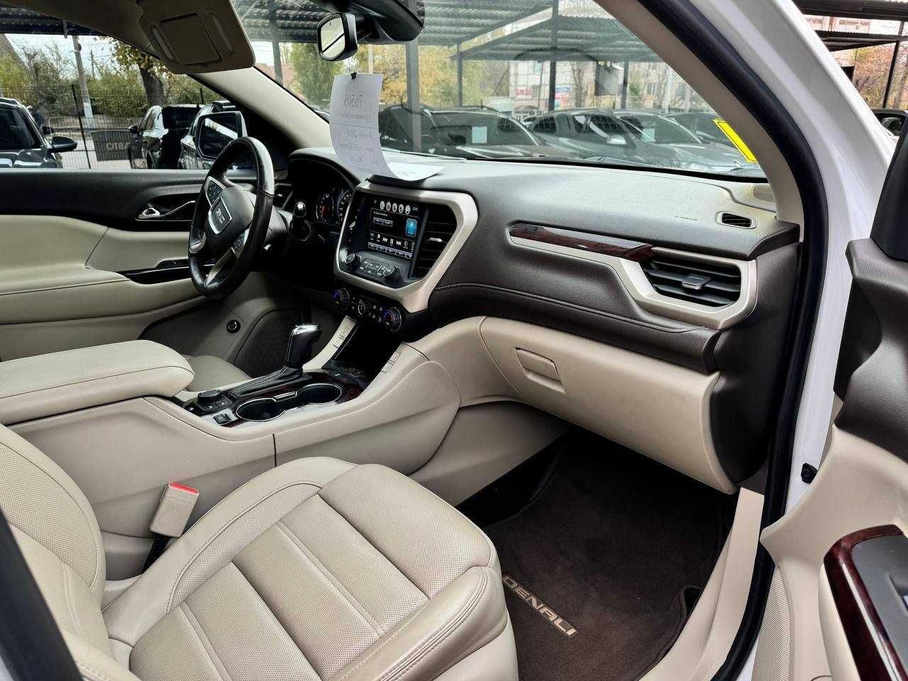 GMC Akadia 2016p.