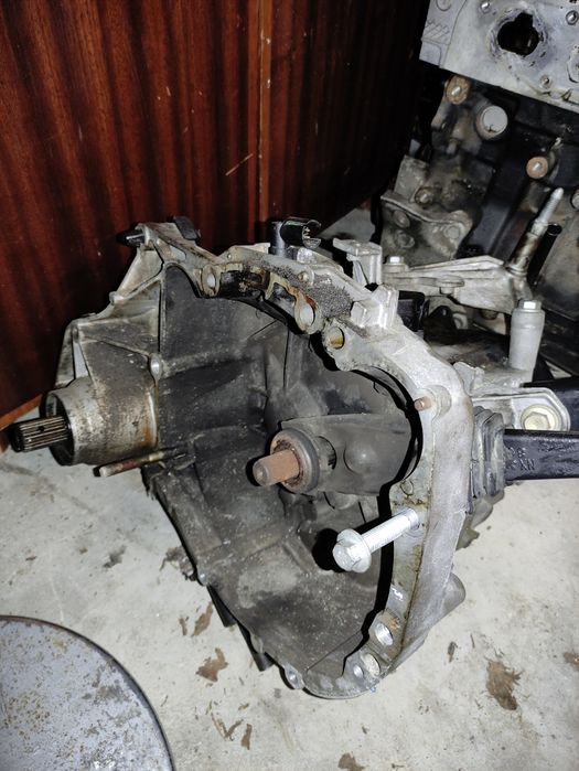 Vendo caixa velocidades clio 2 - 1.2 16v 2001