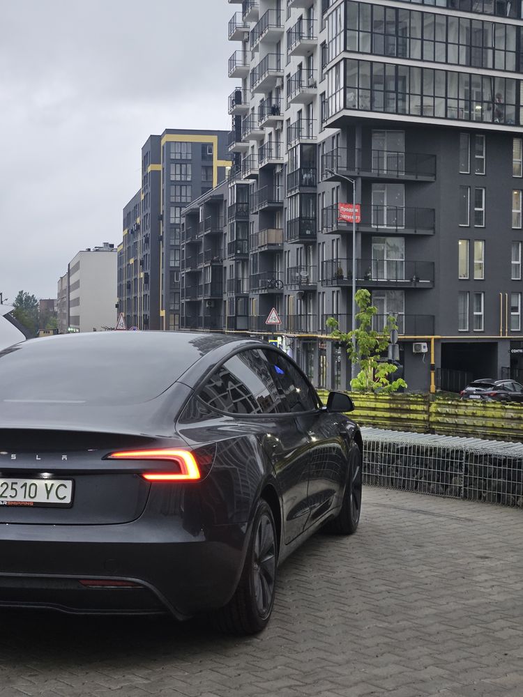 Tesla Model 3 2024