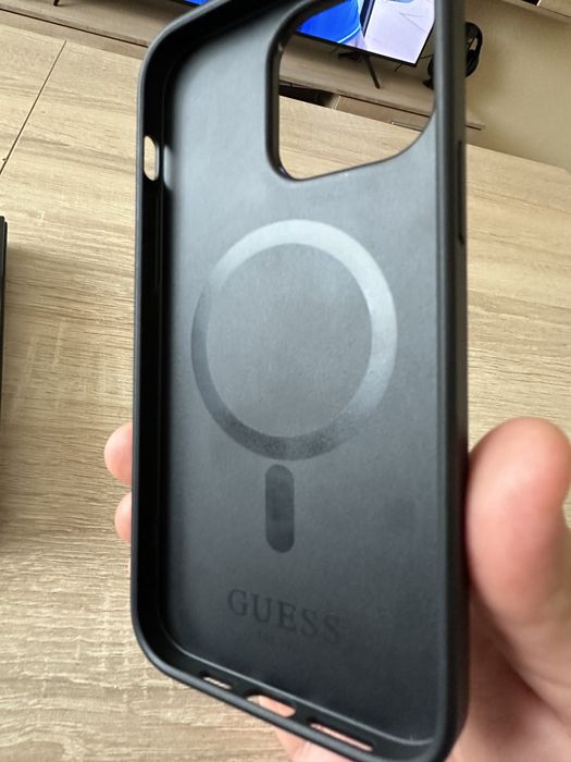 Etui case do iPhone 14pro max Guess