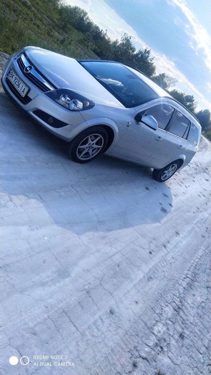 Продам Astra h 2010