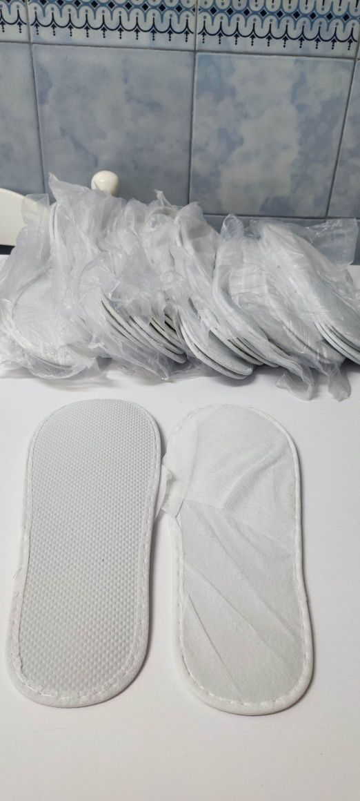19 pares de chinelos de quarto descartáveis