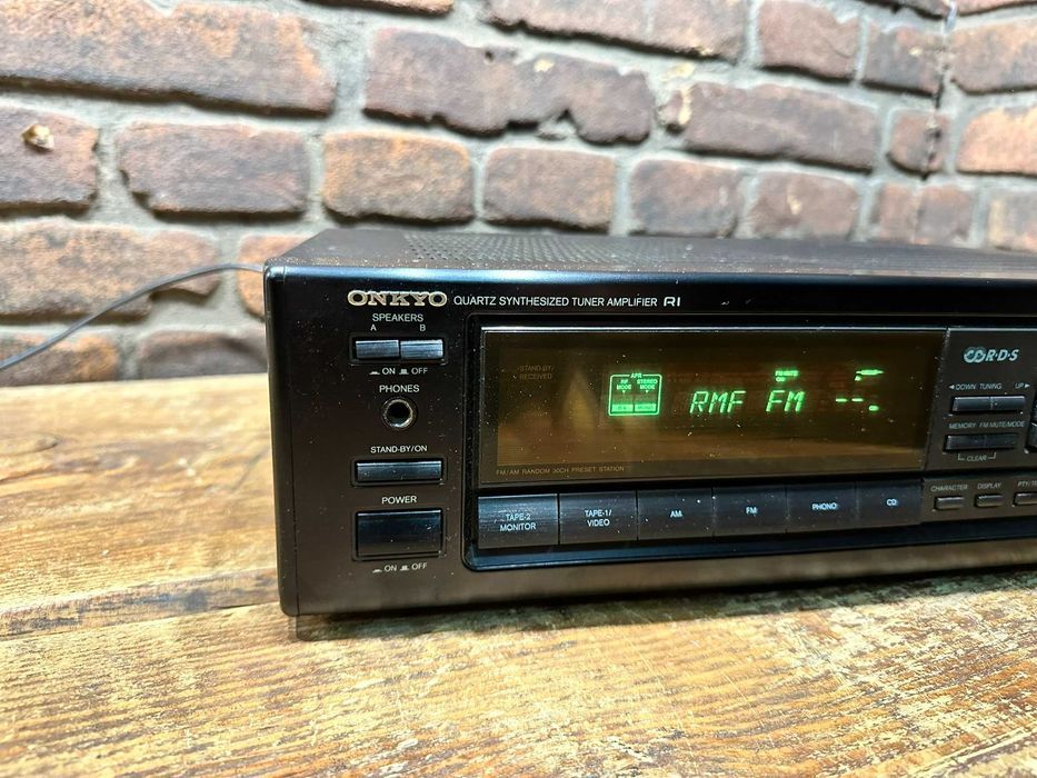 Amplituner Onkyo TX-8210 R