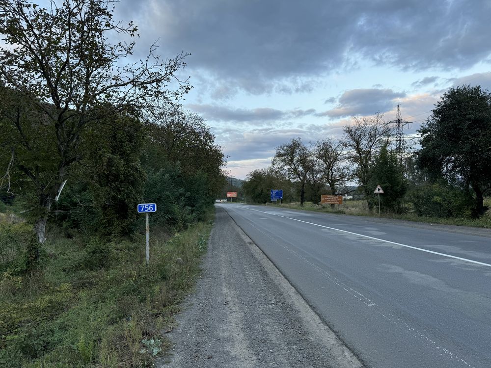 Земля біля санаторій карпат