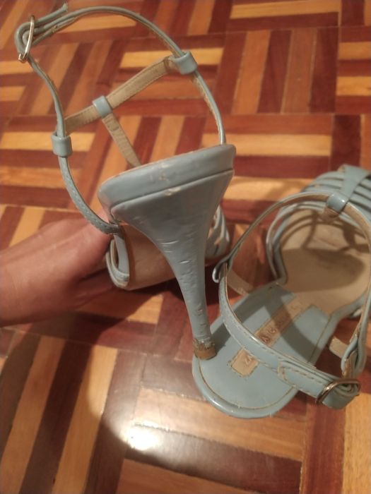 Sandálias salto agulha azul