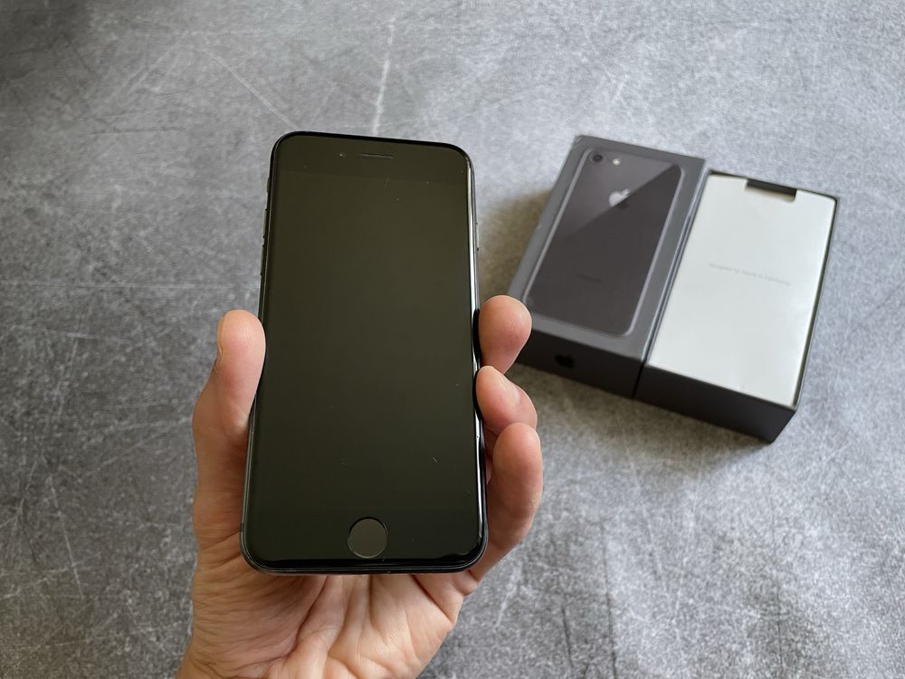 iPhone 8 Space Gray 64 GB Neverlock | АКБ 81% | оригінал | гарний стан
